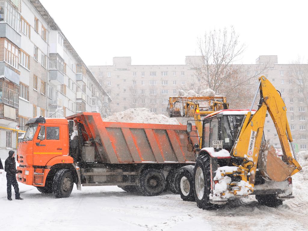 Вывоз снега самосвалами